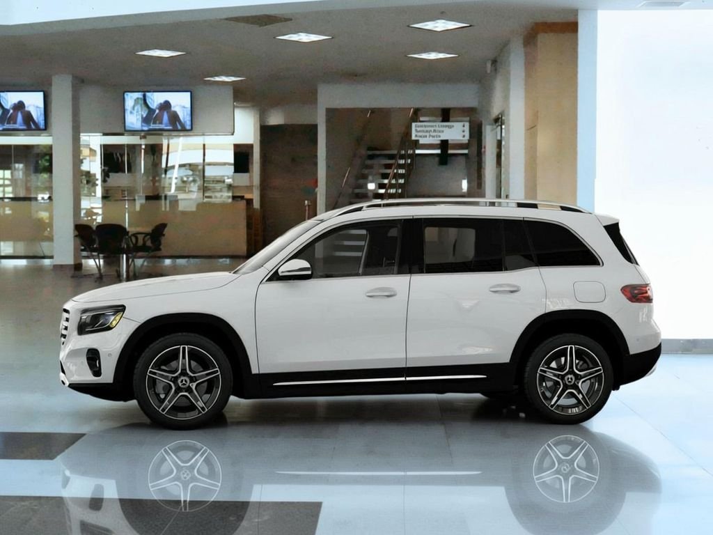 New 2026 Polar White Mercedes-Benz GLB 250 image 34