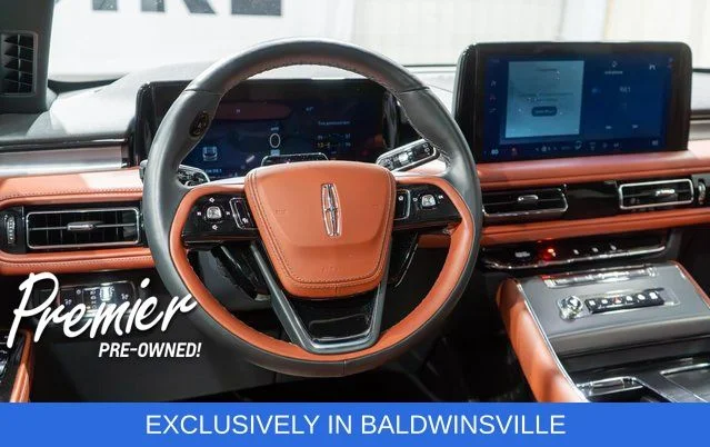 Used 2025 White Lincoln Reserve image 27