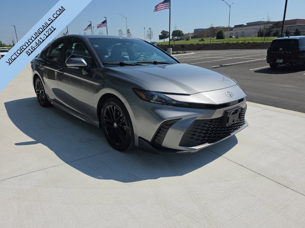 Used 2025  Toyota SE image 9