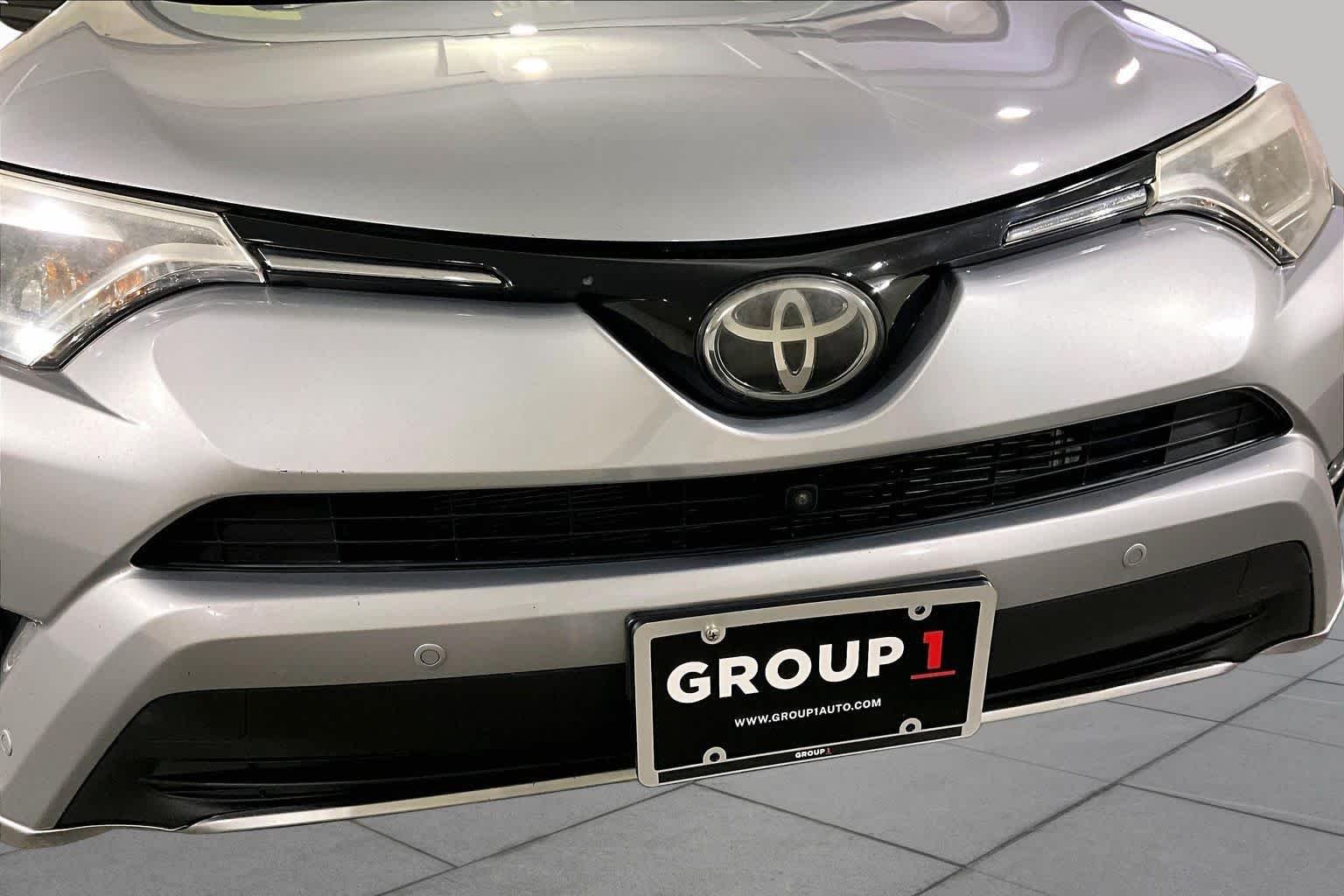 Used 2017 Silver Sky Metallic Toyota Platinum image 31