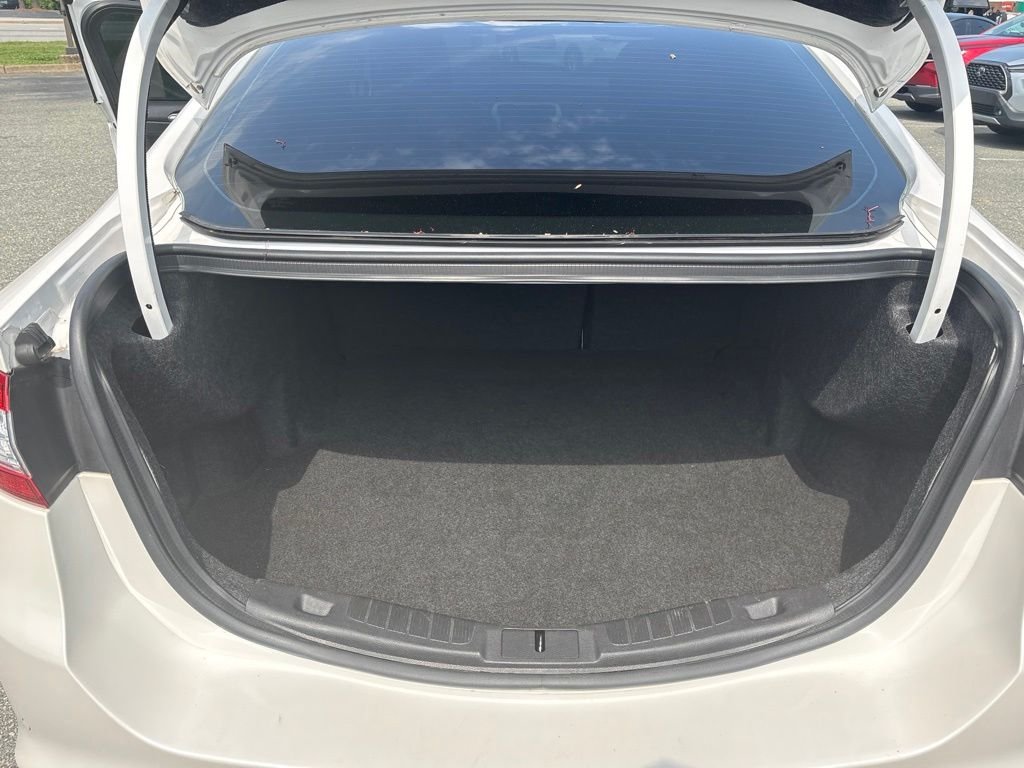 Used 2016 White Ford SE image 27