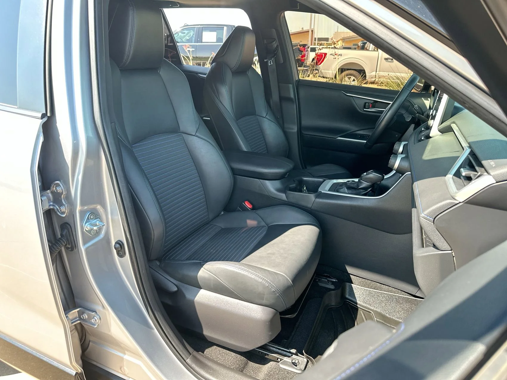 2022 Toyota RAV4 XSE - Photo 23