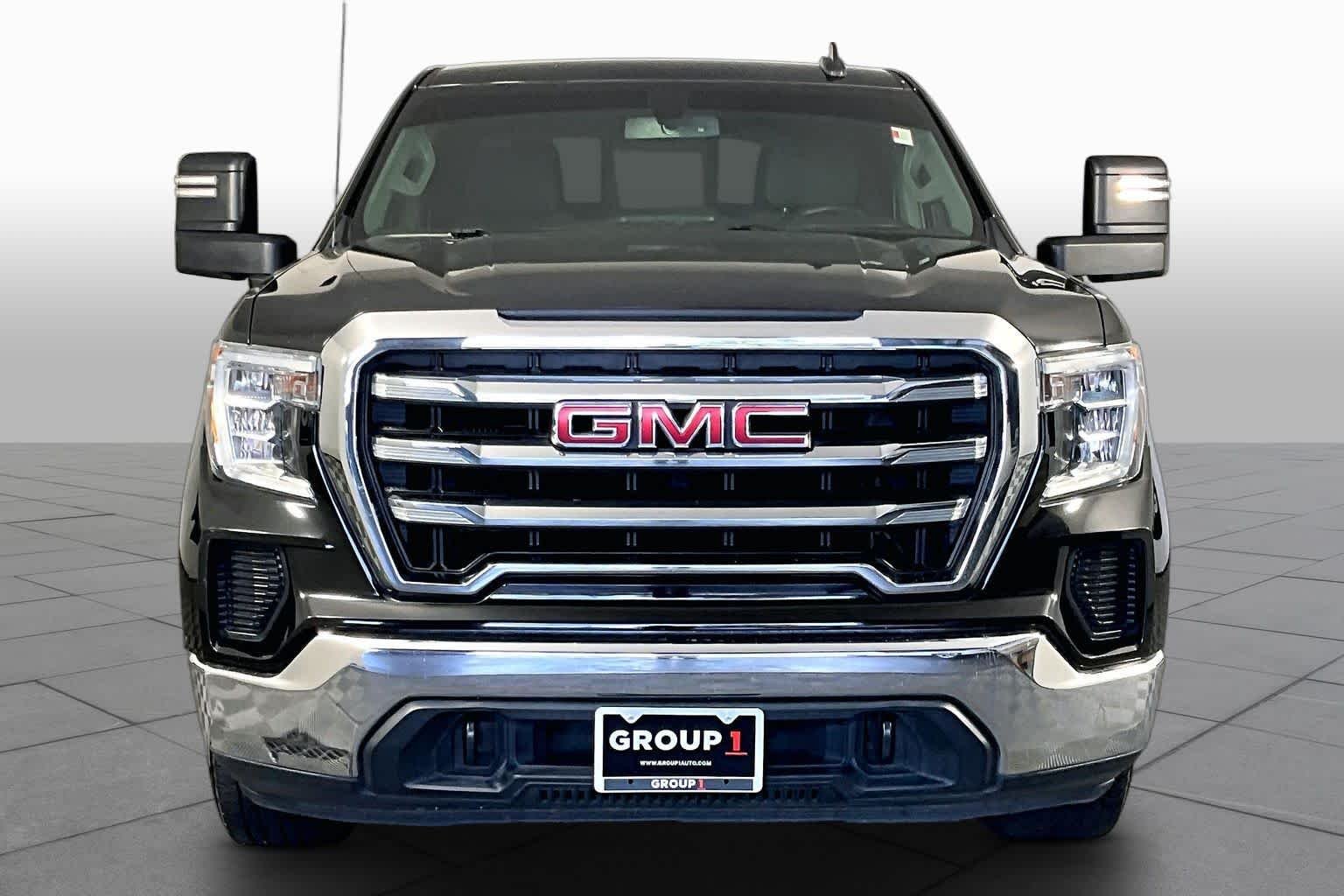 Used 2020 Onyx Black GMC SLE image 4