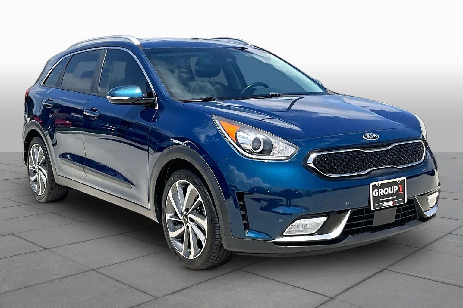 Used 2018 CERULEAN Kia Touring image 3