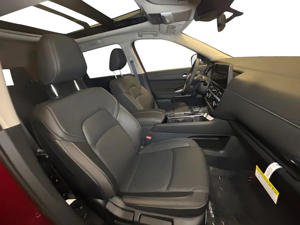 New 2026 Scarlet Nissan SL image 15