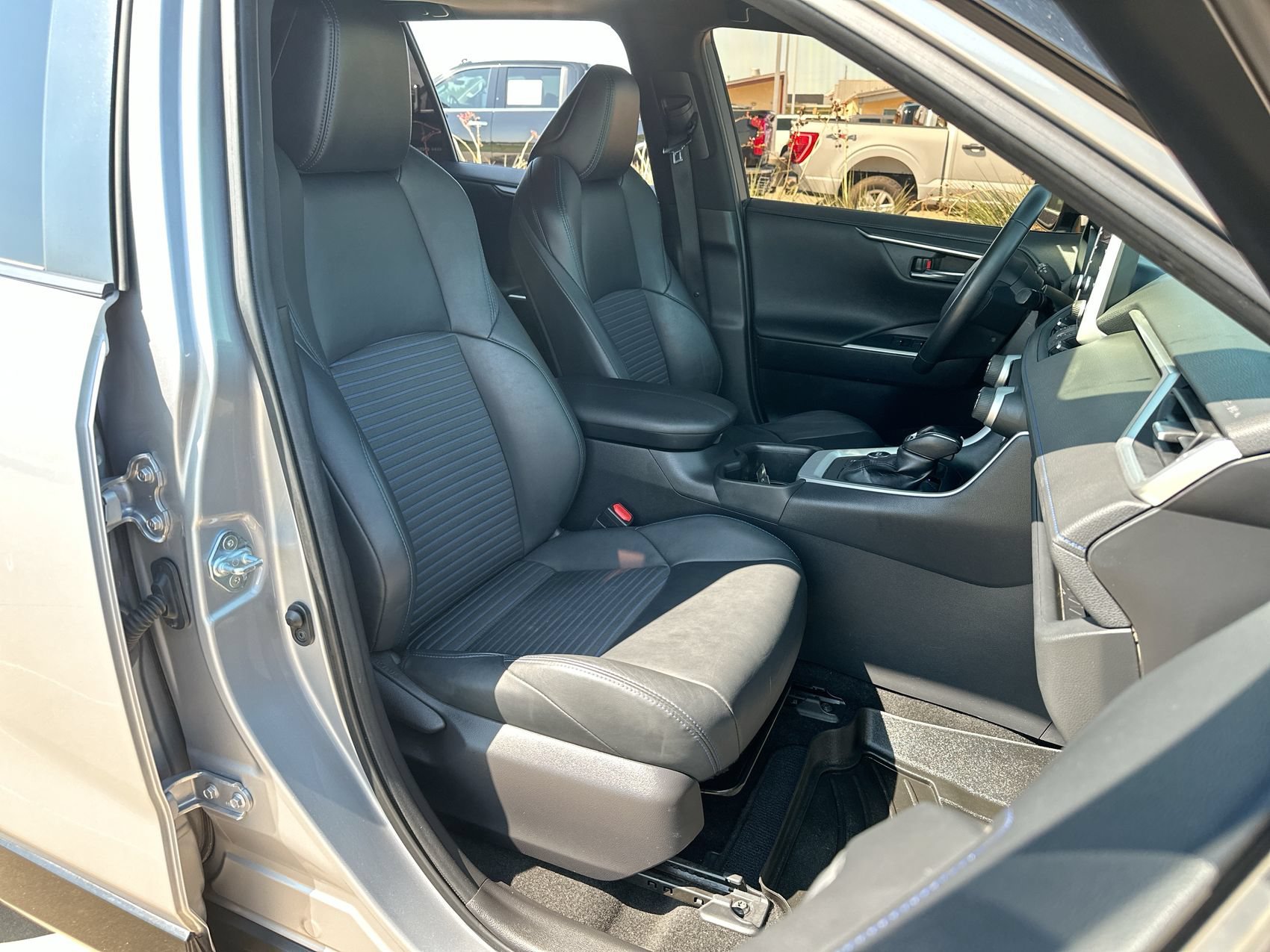 2022 Toyota RAV4 XSE - Photo 23