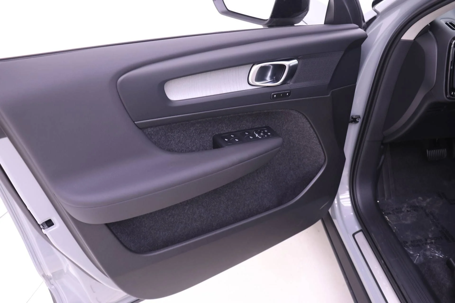 New 2026 Vapour Grey Volvo Core image 11