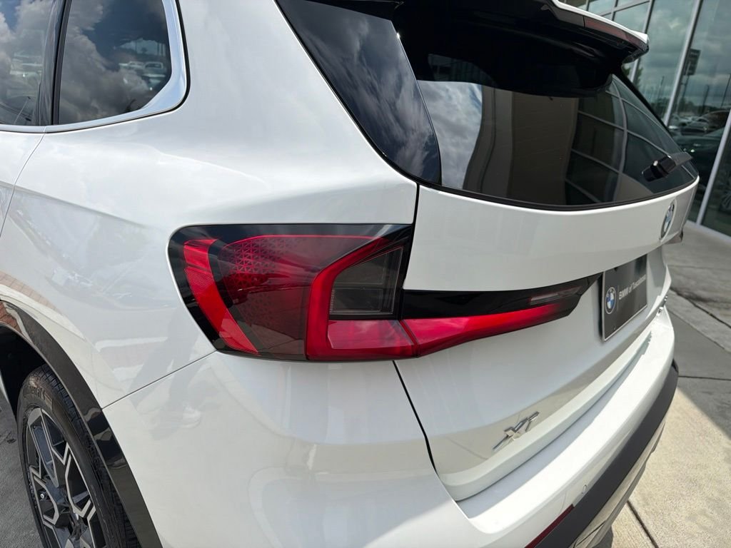 Used 2025 White BMW xDrive28i image 15
