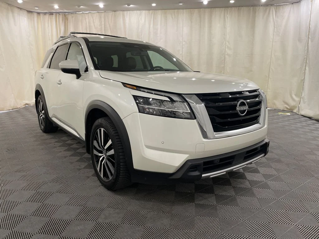 Certified Used 2023 Pearl White Tricoat Nissan Platinum image 4