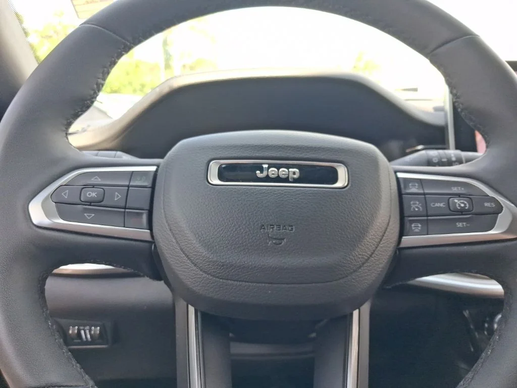 Used 2025 White Jeep Limited image 30