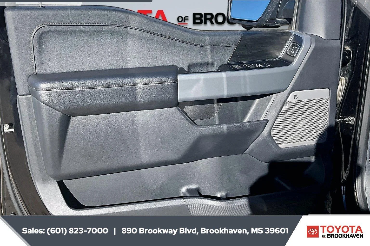 Used 2025 Agate Black Ford LARIAT image 17