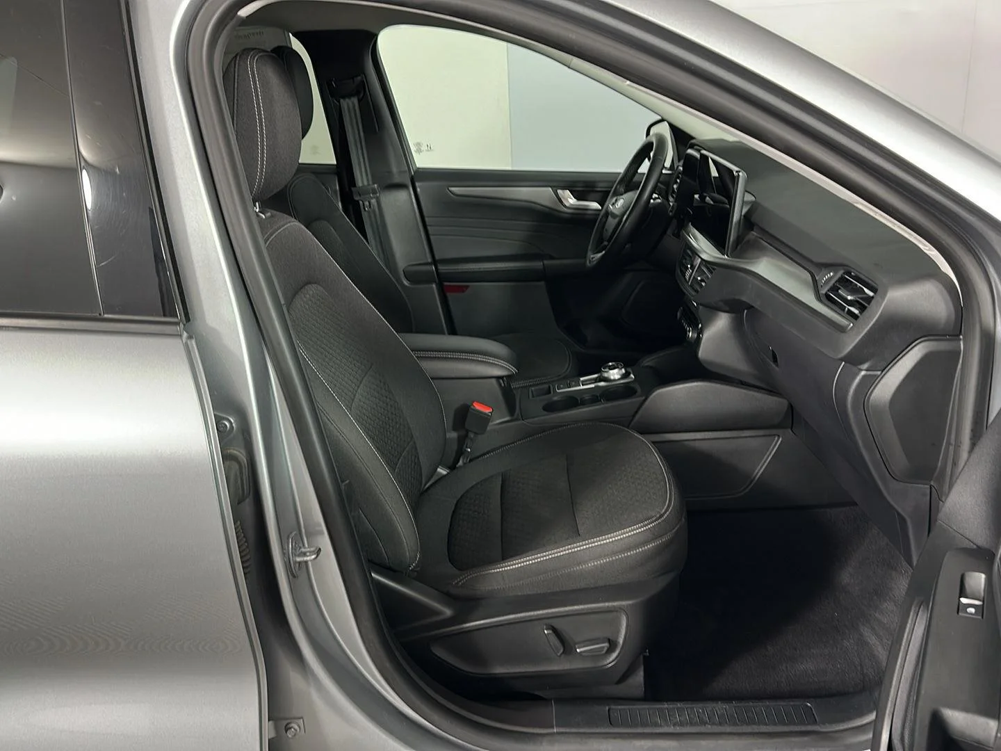 Used 2023 Iconic Silver Ford Active image 32