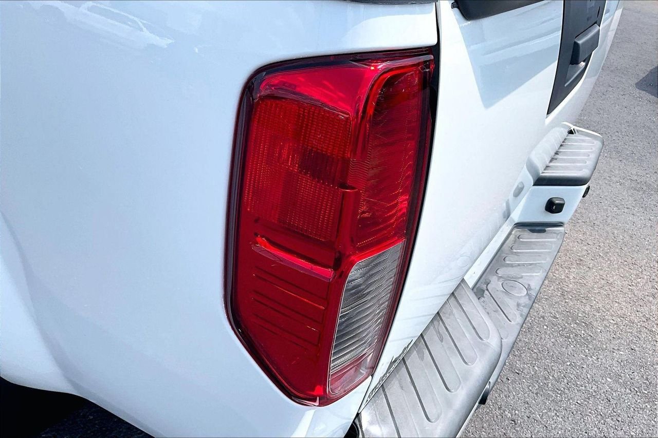 Used 2020 Glacier White Nissan Crew Cab SV 4x2 image 26