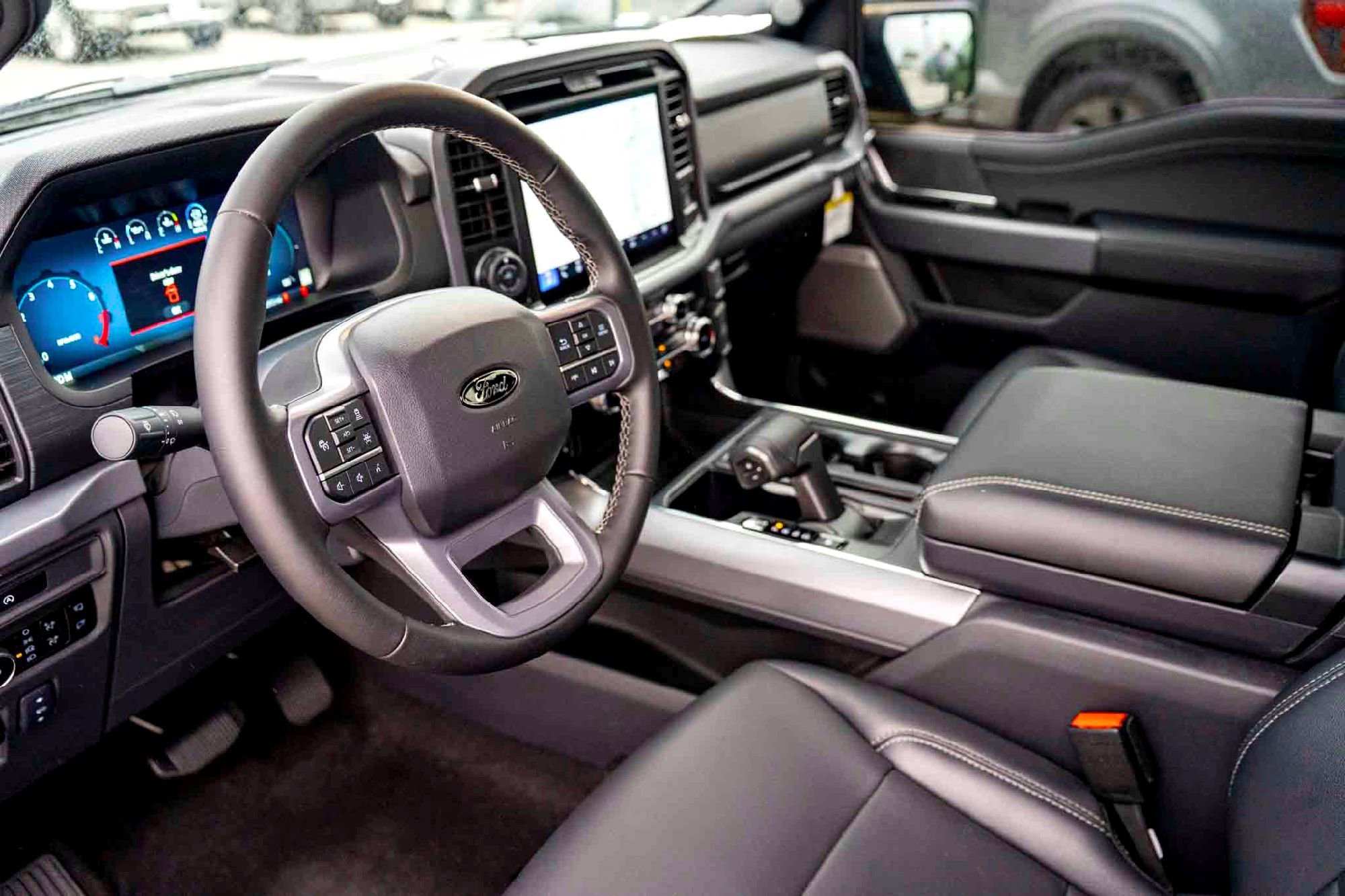 New 2025 Agate Black Metallic Ford XLT image 10