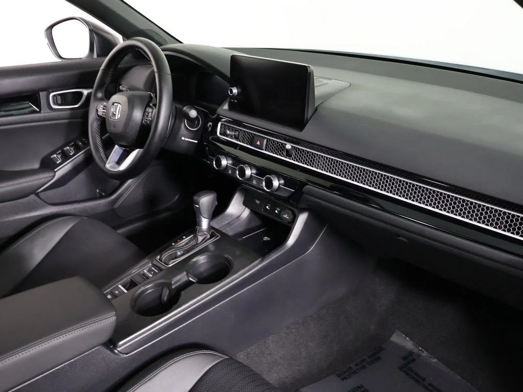 Used 2025 Platinum White Pearl Honda Sport Touring image 30