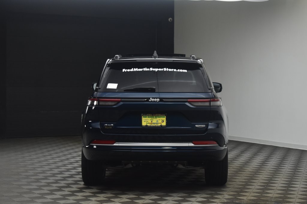 New 2027 Fathom Blue Pearl-Coat Paint Jeep Summit image 12