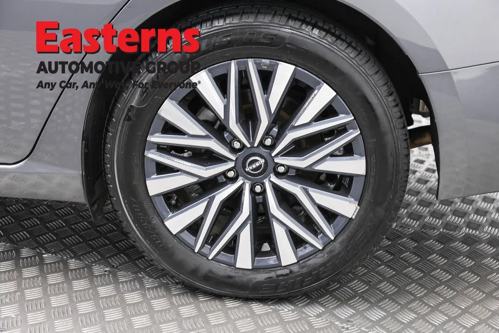 Used 2025 Gray Nissan 2.5 SV image 33