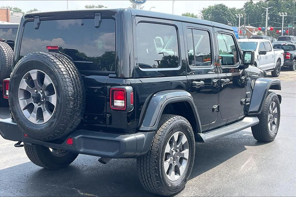 Used 2018 Black Jeep Unlimited Sahara image 11