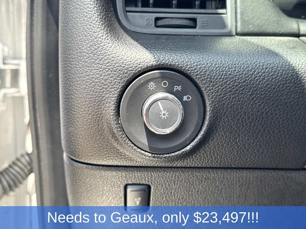 Used 2017 White Lincoln Select image 45