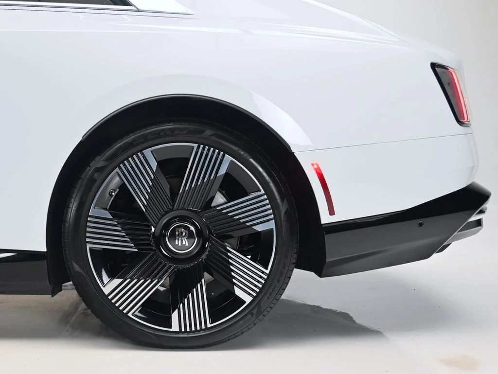 Certified Used 2025 Arctic White Rolls-Royce  image 29