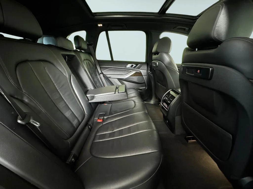Used 2019 Gray BMW xDrive40i image 15