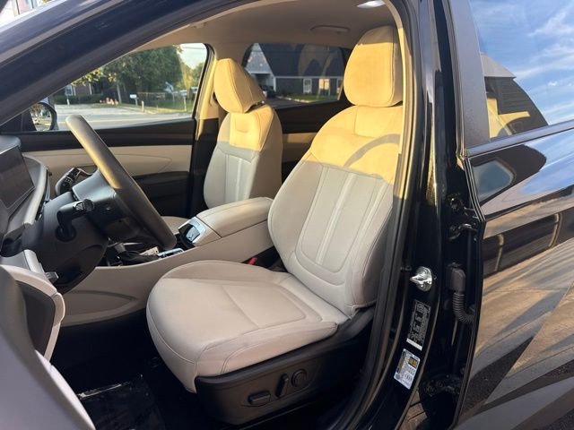 Used 2025 Black Hyundai SEL image 13