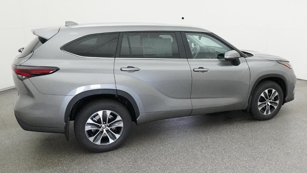 New 2026 Heavy Metal Toyota XLE image 15