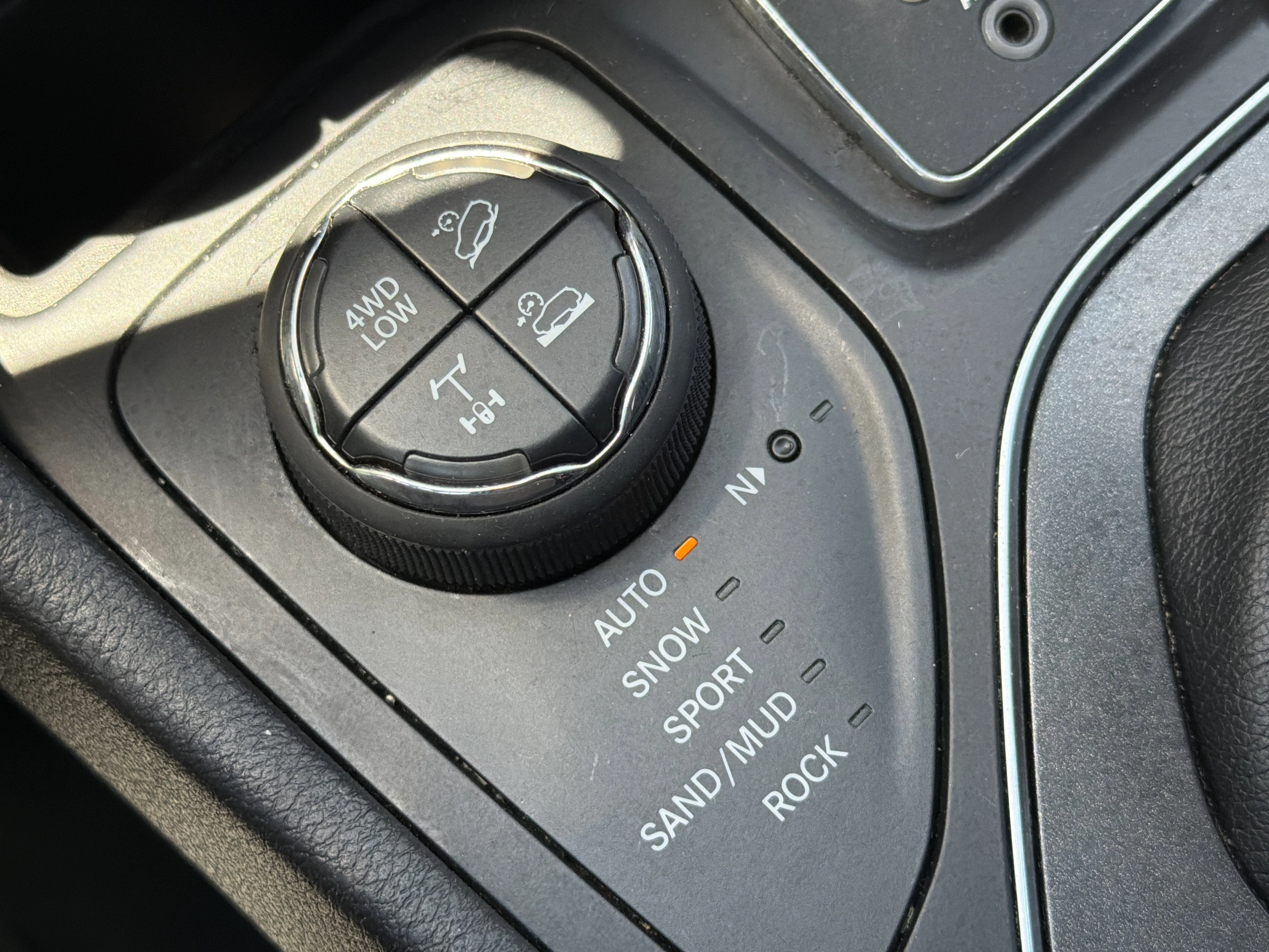 Used 2020 Light Brownstone Pearlcoat Jeep Trailhawk image 30
