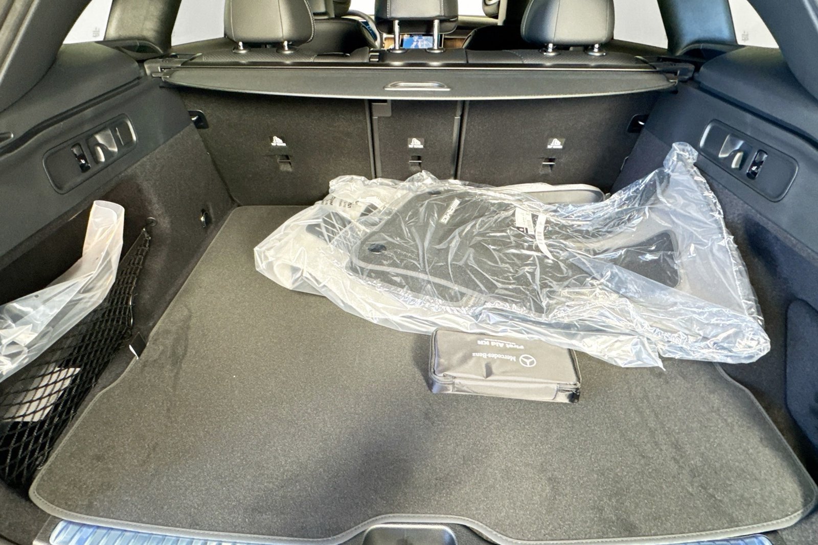 New 2026 Black Mercedes-Benz GLC 300 image 23