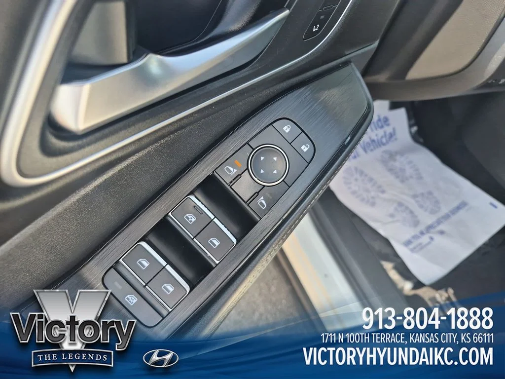 Used 2024 White Nissan Platinum image 11