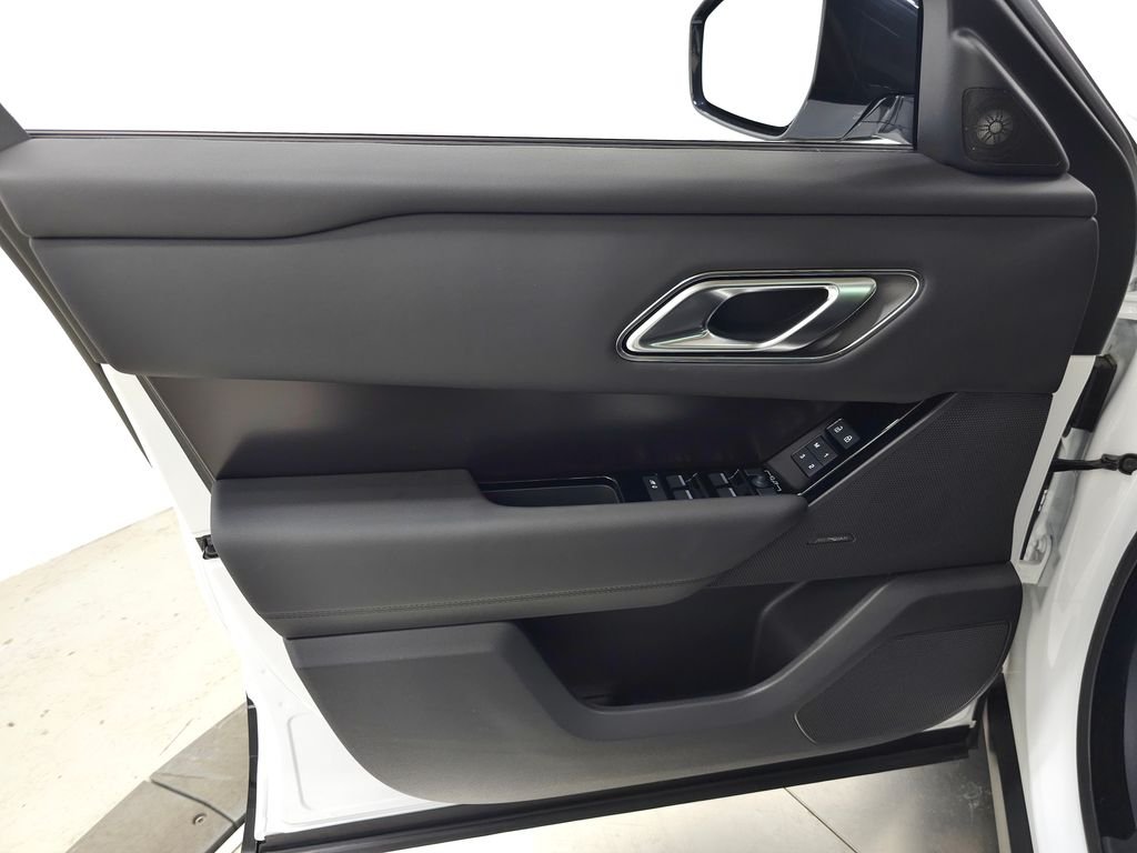 Certified Used 2026 White Land Rover Dynamic SE image 16
