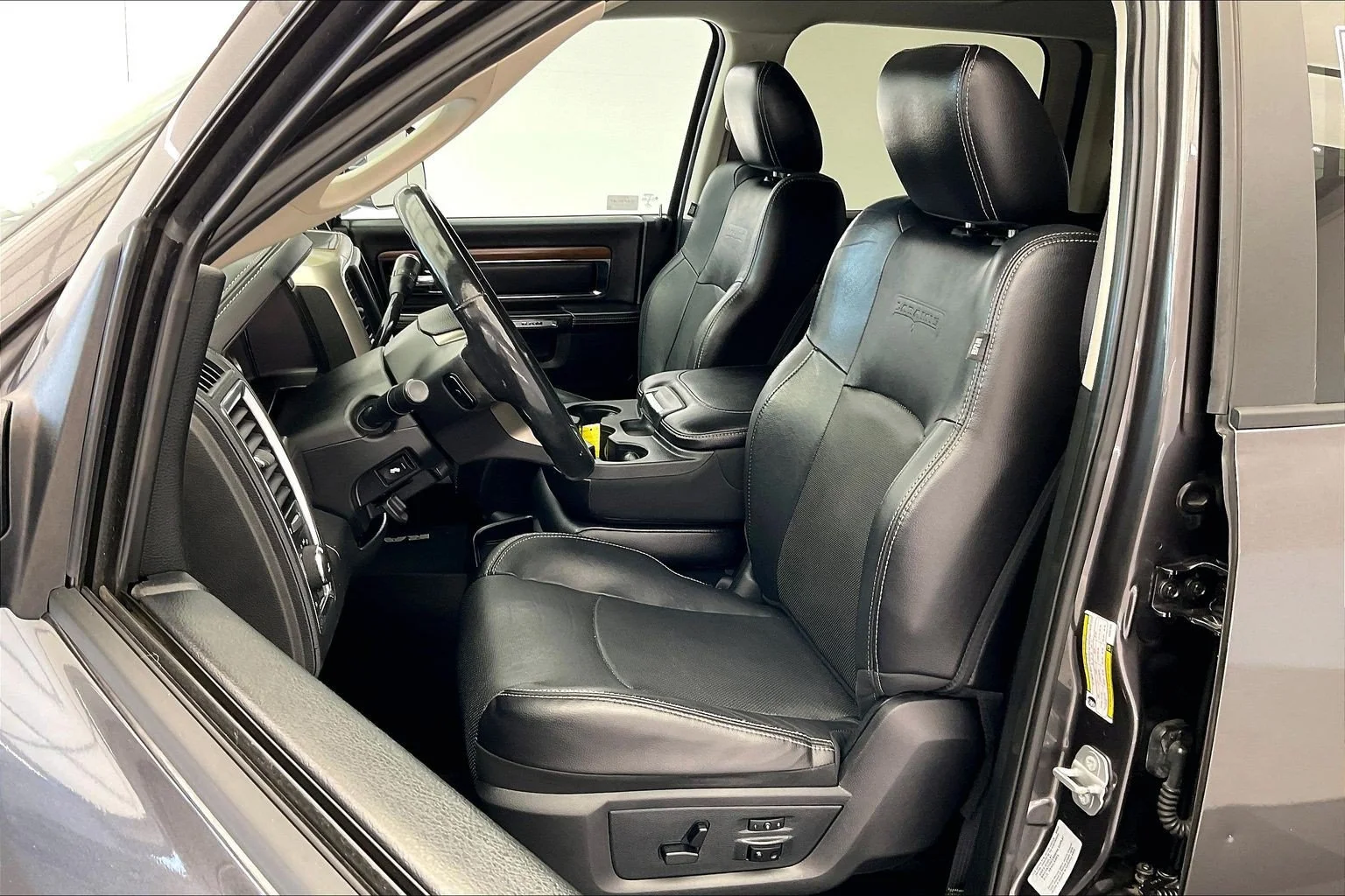 Used 2016 Granite Crystal Metallic Clearcoat Ram Laramie image 16