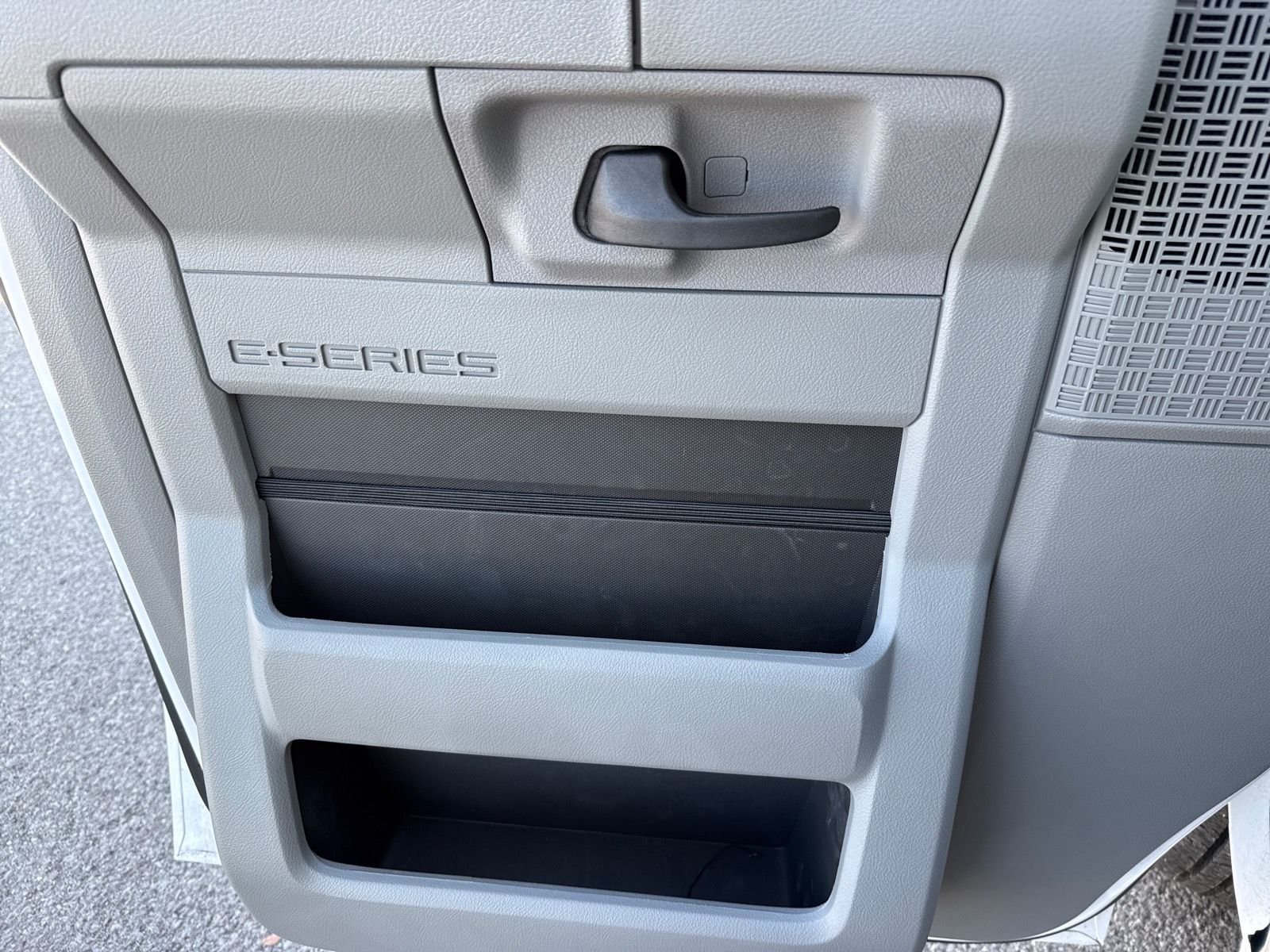 New 2025 Oxford White Ford E-350 SRW image 24