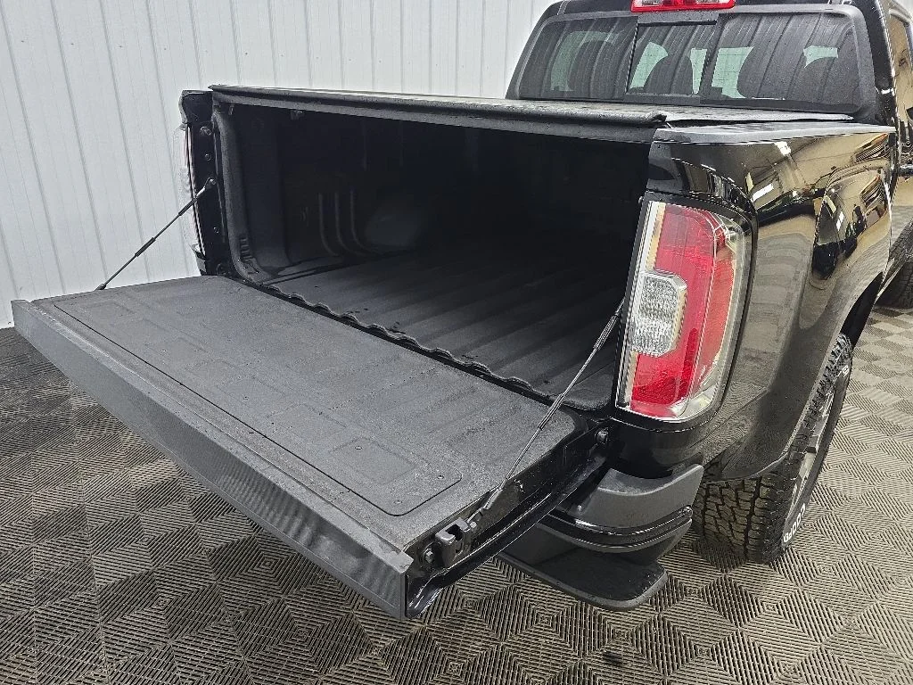 Used 2022 Black GMC AT4 w/Cloth image 11