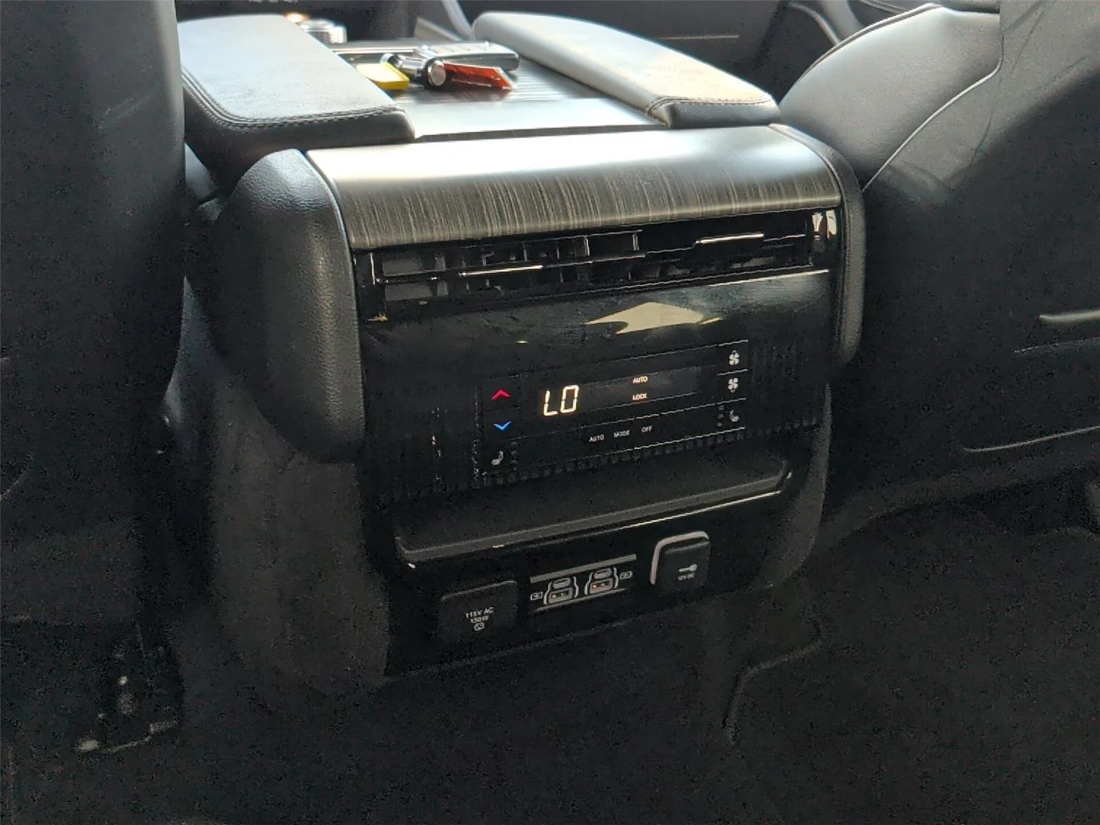 Used 2024 Diamond Black Crystal Pearlcoat Jeep Series III image 32