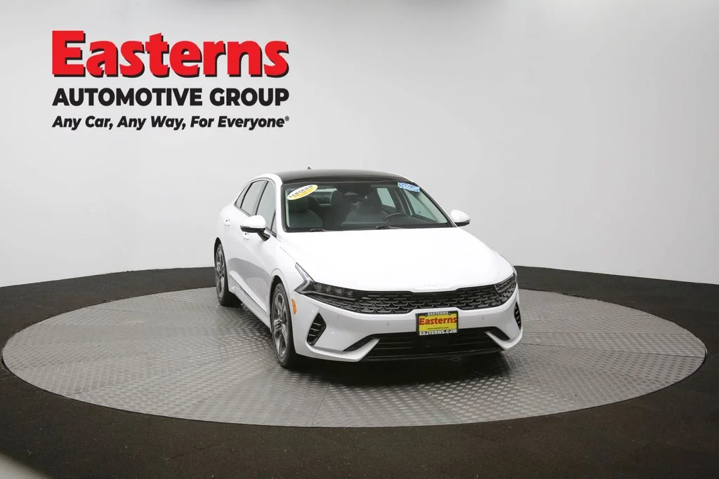 Used 2022 White Kia EX image 51