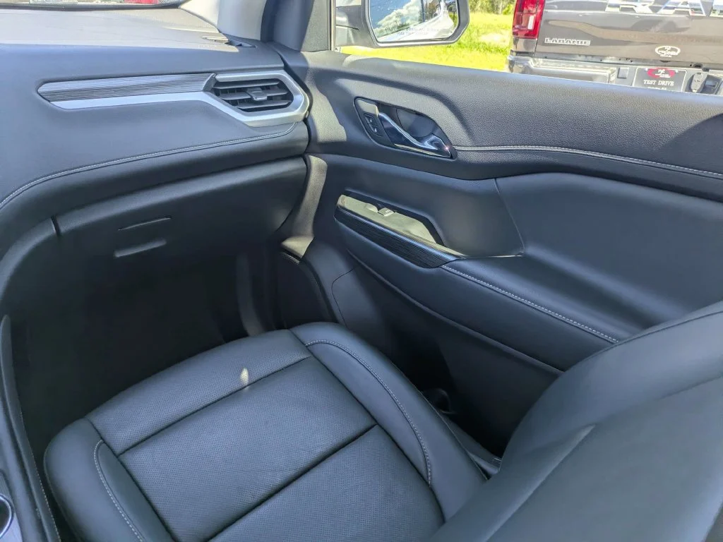 Used 2023 White GMC SLT image 21