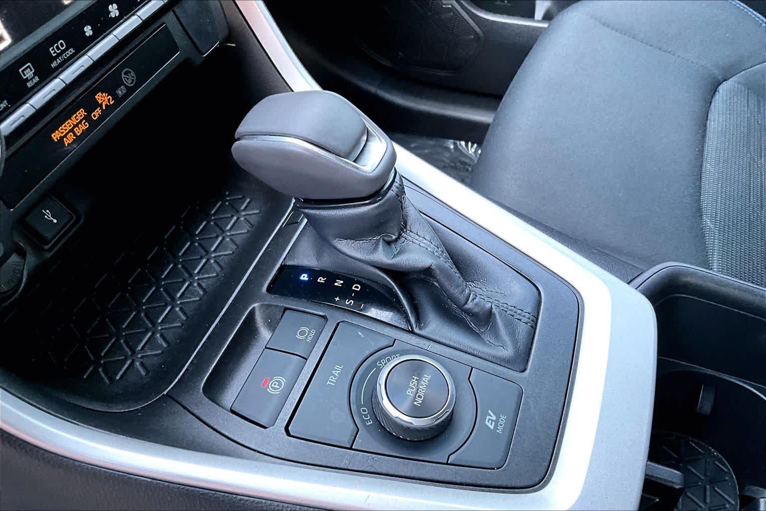 Used 2022 Blizzard Pearl Toyota Hybrid SE image 16