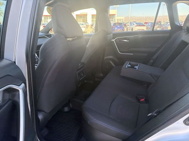 2025 Toyota RAV4 SE - Photo 29