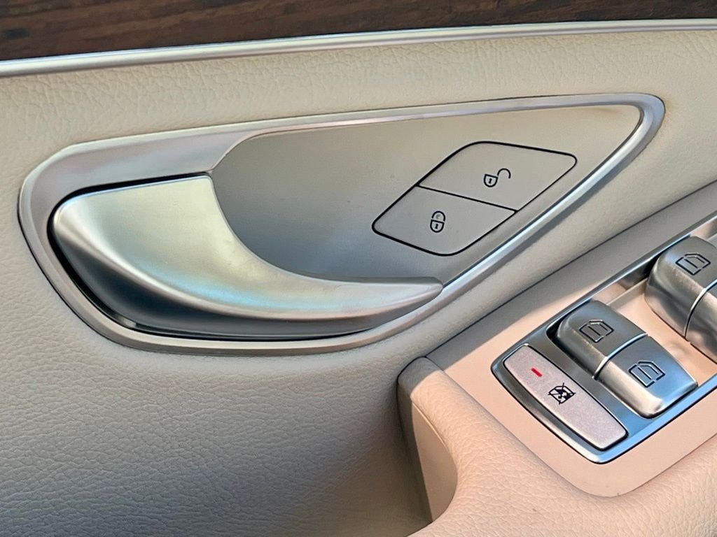 Certified Used 2022  Mercedes-Benz GLC 300 image 29