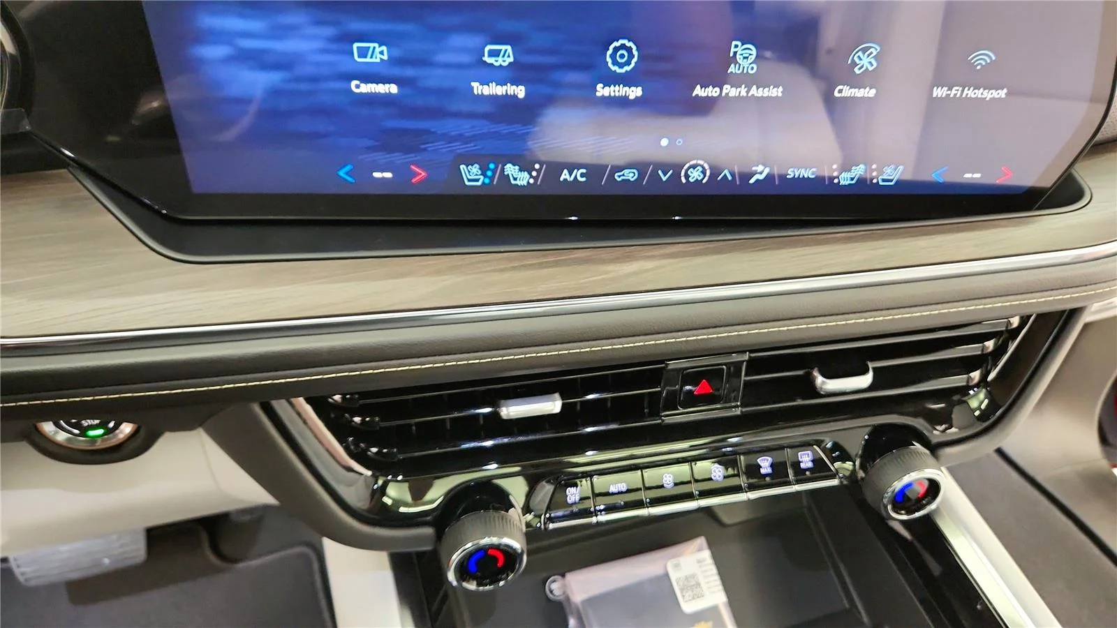 2026 Chevrolet Suburban Premier - Photo 27