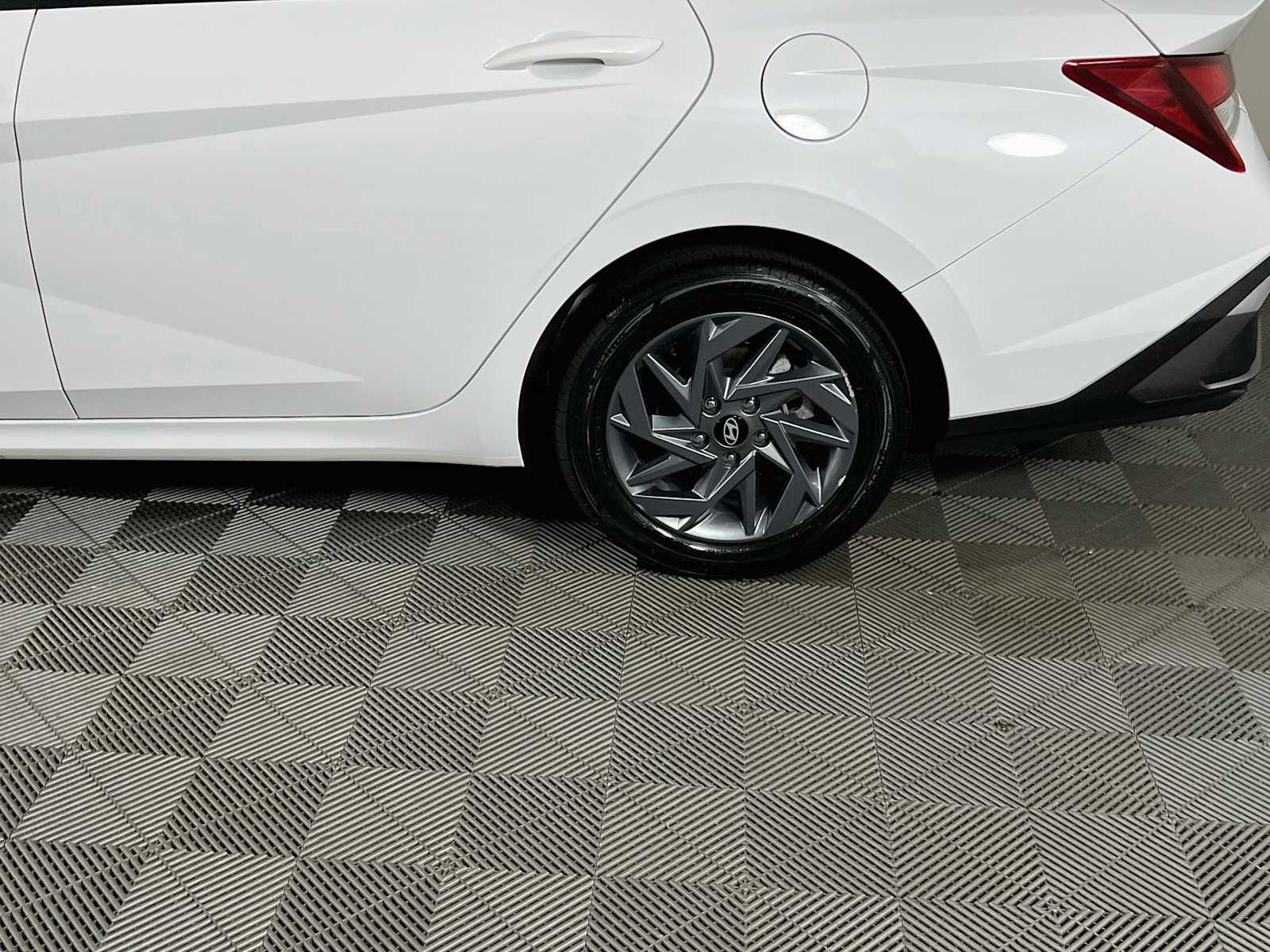 Used 2024 Serenity White Hyundai SEL image 30