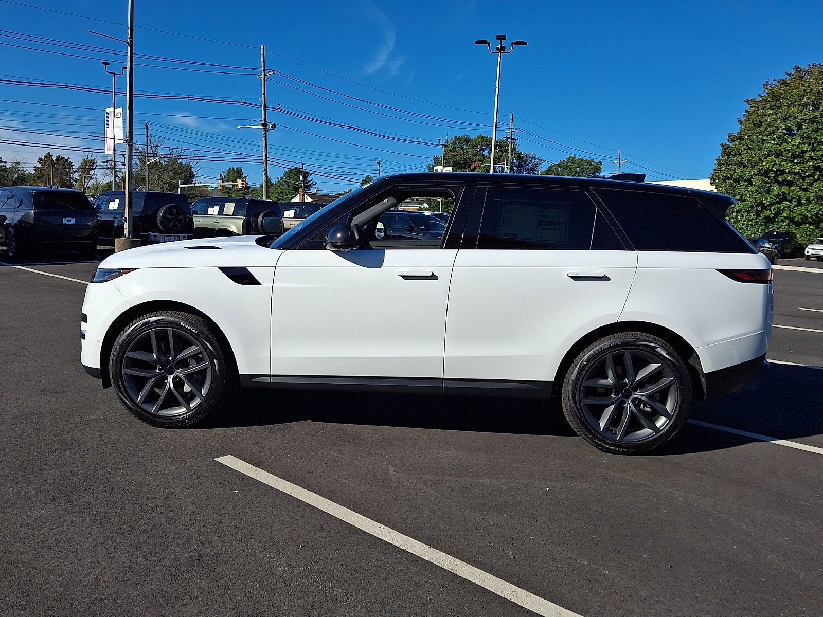 New 2027 Fuji White Land Rover SE image 6