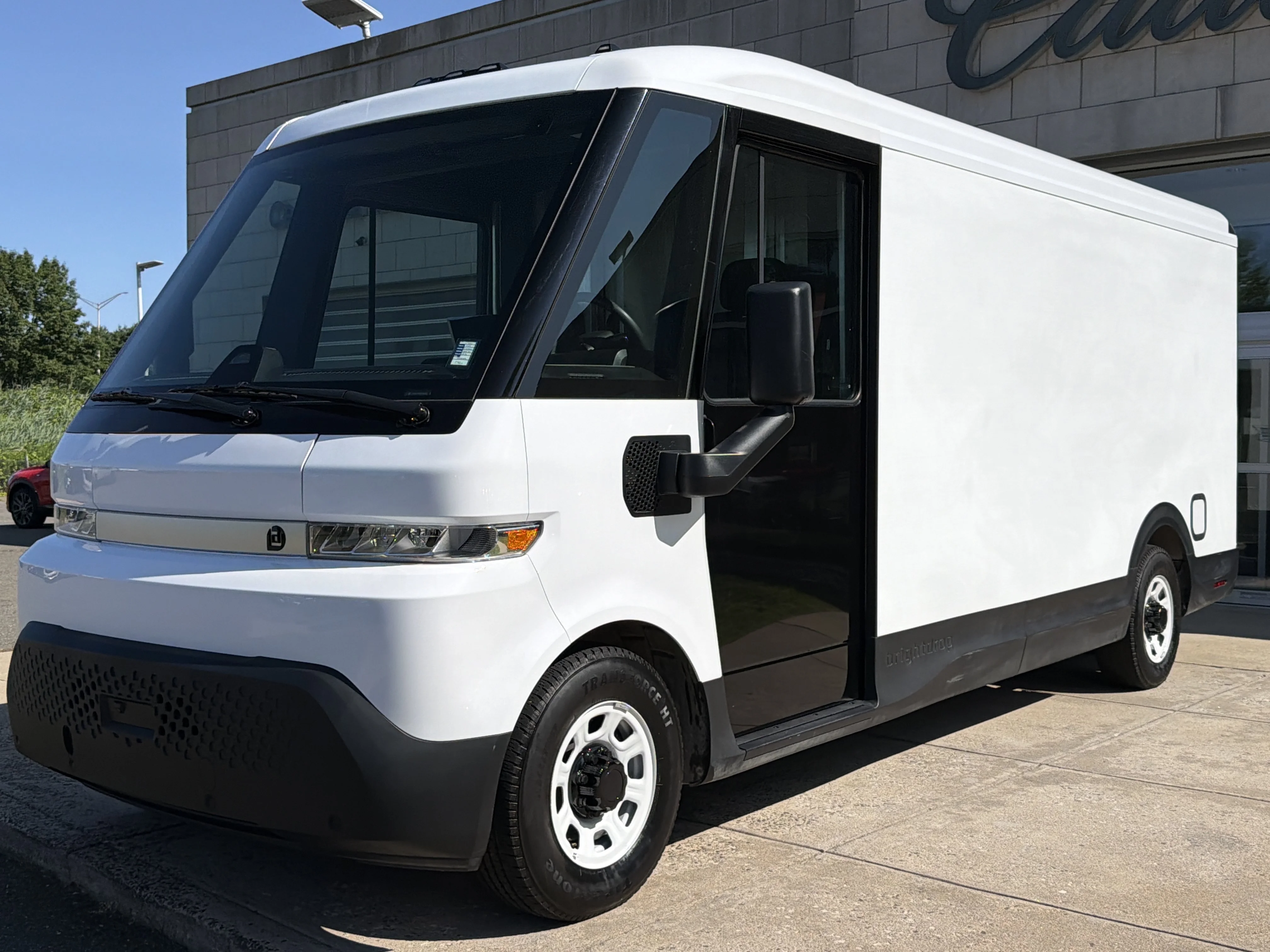 Used 2024 Oyster White BrightDrop 600 EAWD image 2