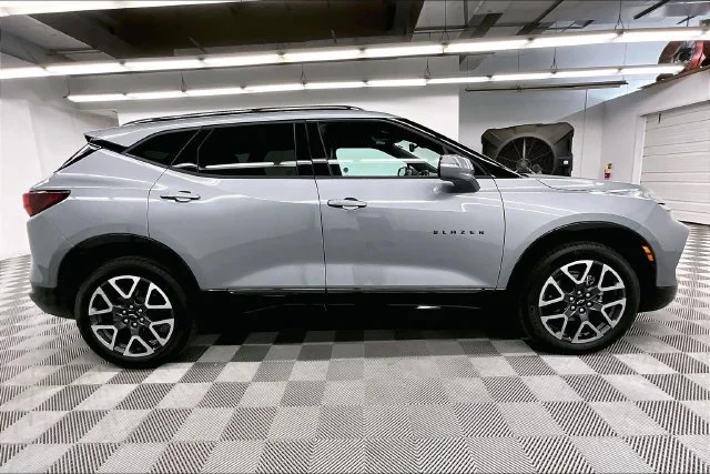 Used 2025 Sterling Gray Metallic Chevrolet RS image 15