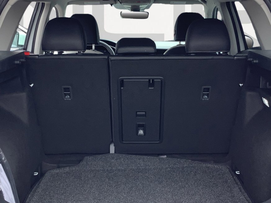 New 2026 Platinum Gray Metallic Volkswagen SE image 13
