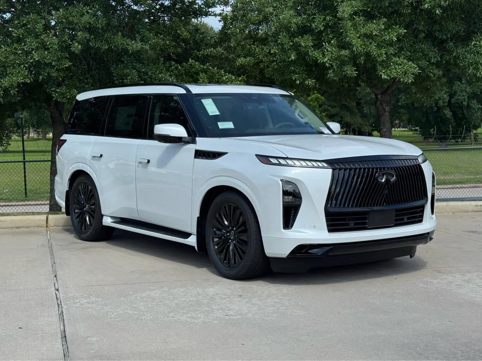 New 2026 RADIANT WHITE INFINITI Luxe 2WD image 2