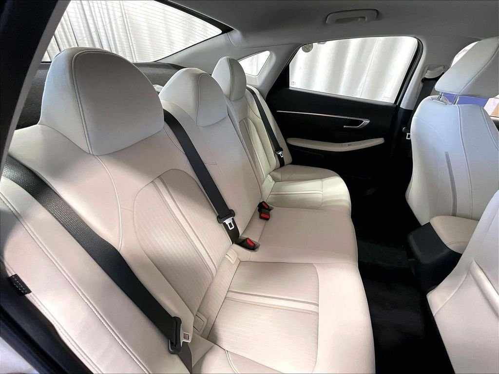 Used 2023 Silver Hyundai SE image 16