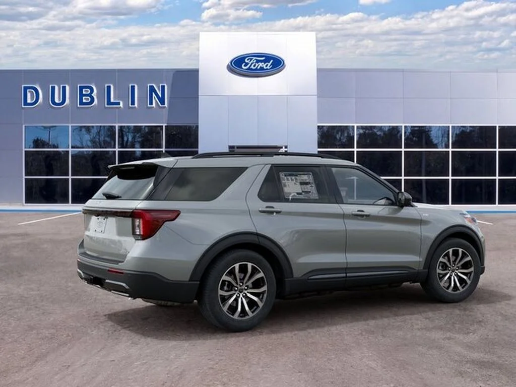 New 2027 Avalanche Gray Ford ST-Line image 7