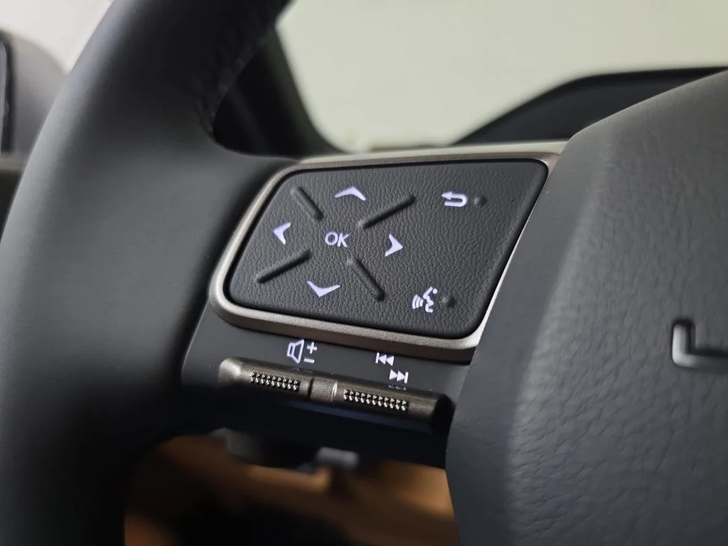 New 2026 Iridium Lexus PREMIUM AWD image 16
